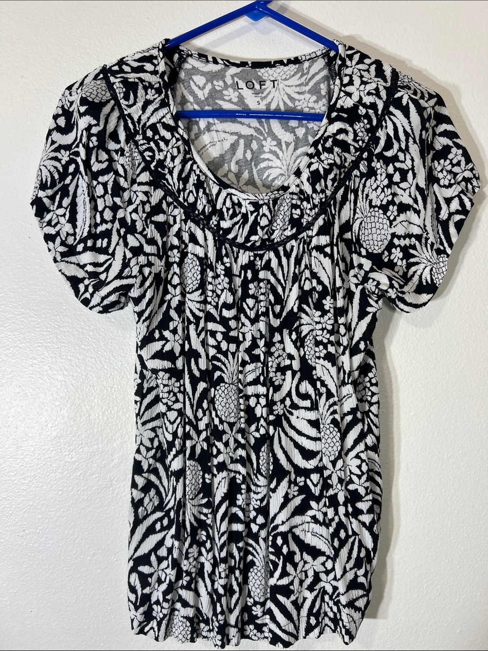 LOFT Black and White Floral Scoop Neck Short Sleeve Top